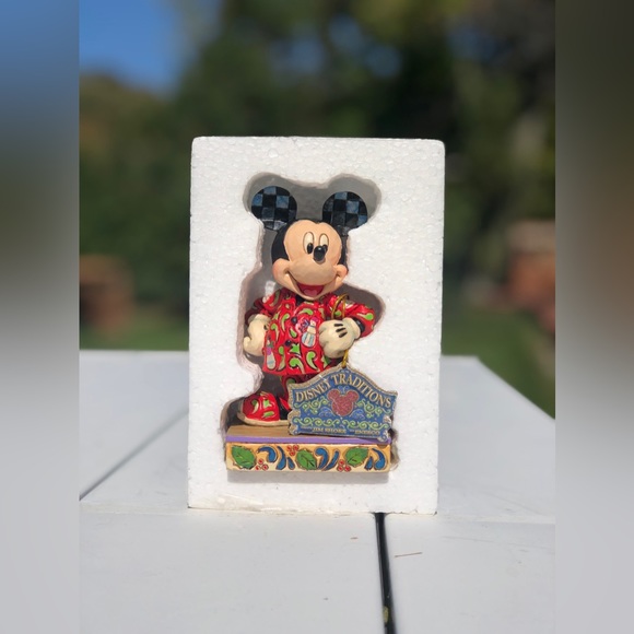 Disney showcase collection Mickey Mouse ceramic figure statue NWT and box - Picture 4 of 9